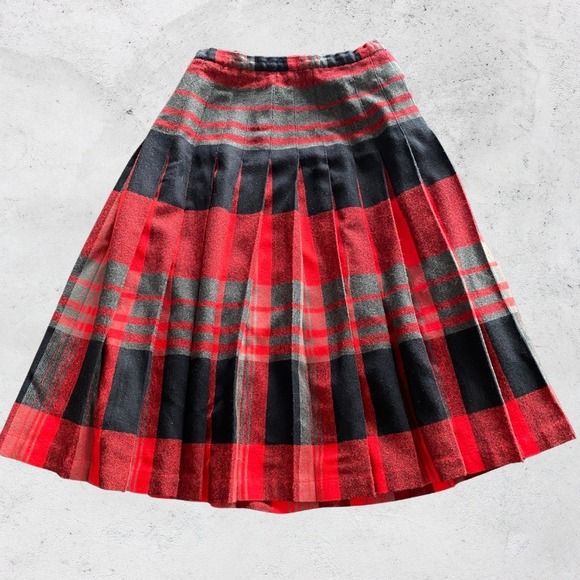 Dresses & Skirts - Vintage Wool Skirt Small Waist 26" Red Black Gray Pleated Academia 80s 90s
